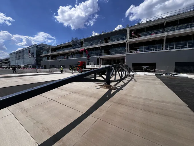 Pit Building F1